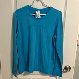 Lululemon long sleeve drifit top